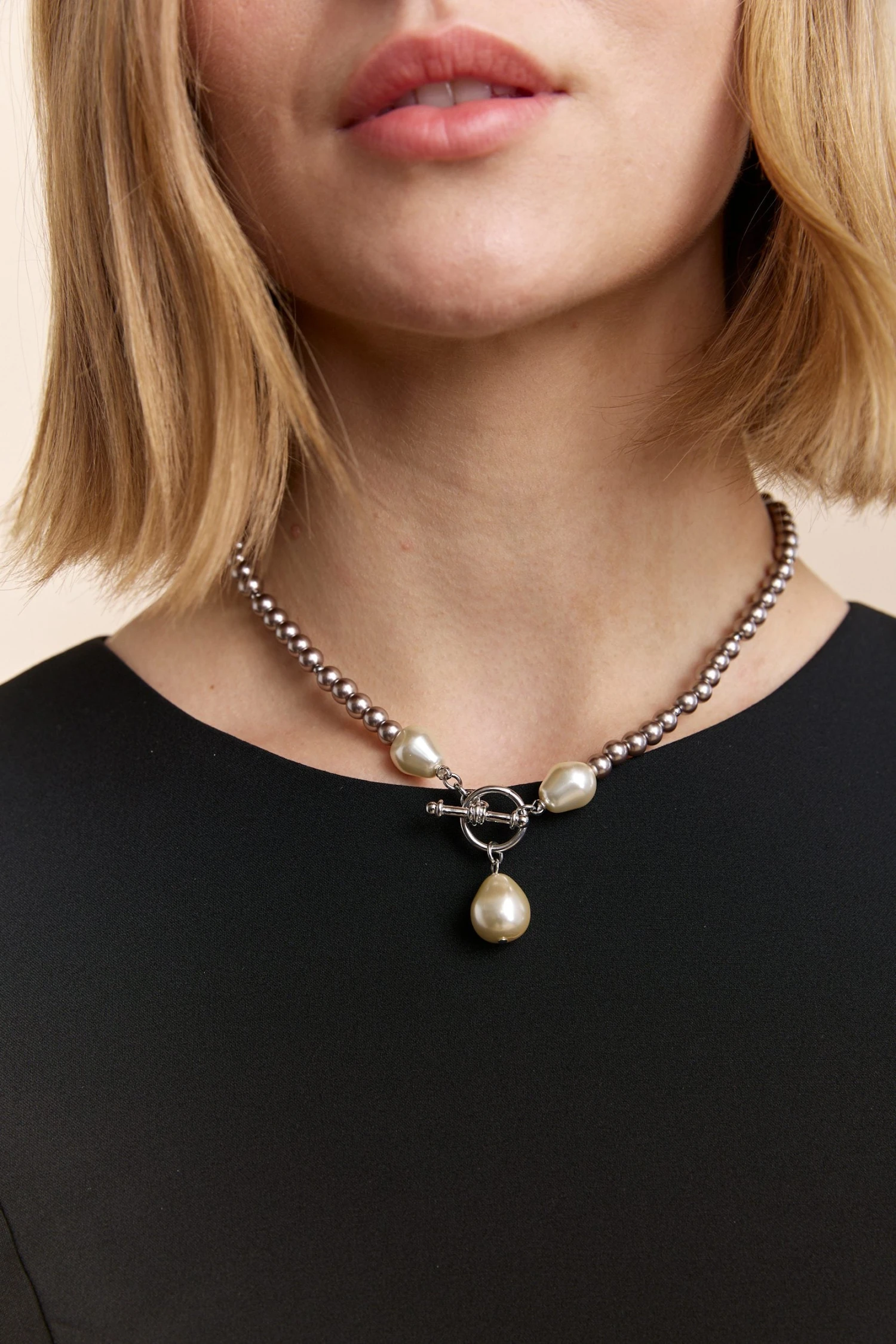 Necklace With Pearl Pendant - Image 3