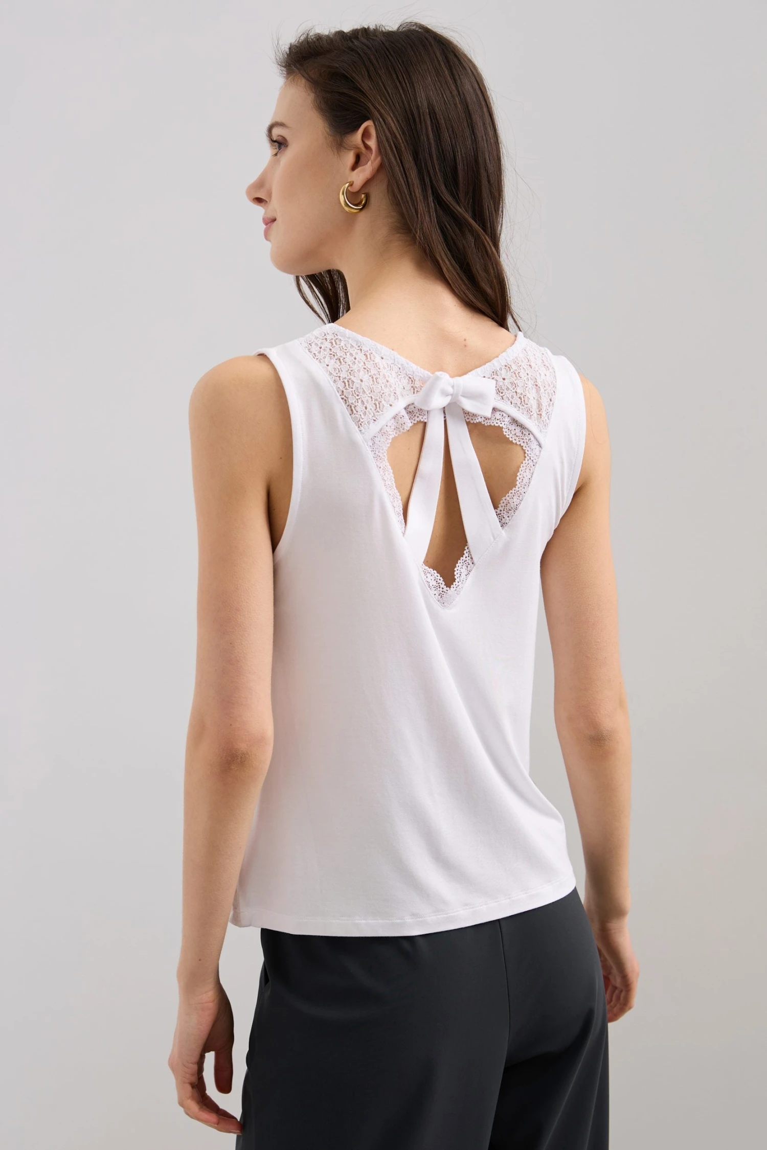Sleeveless Top With Back Bow And Lace Details - Image 2