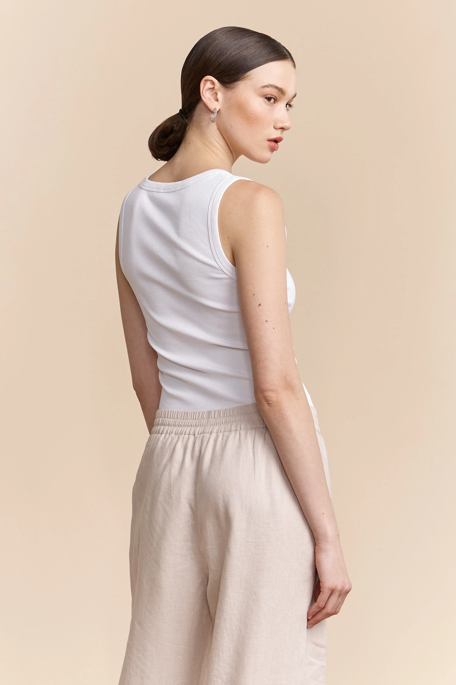 Ribbed Tank Top With Scoop Neck - Image 13