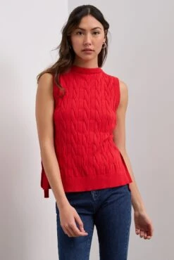 Sleeveless Sweater Tied At The Sides