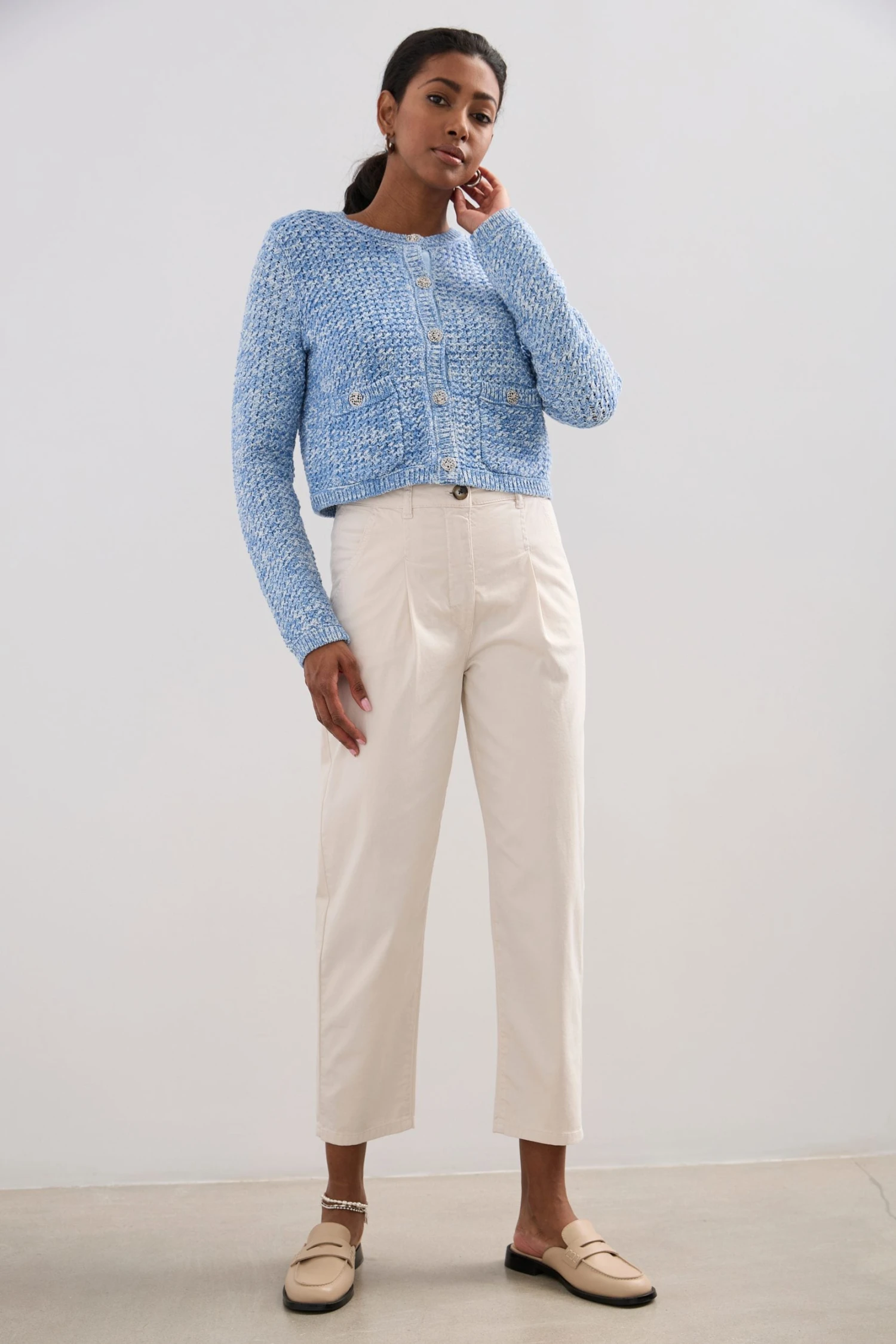 Casual Cropped Pants With Pleats - Image 5