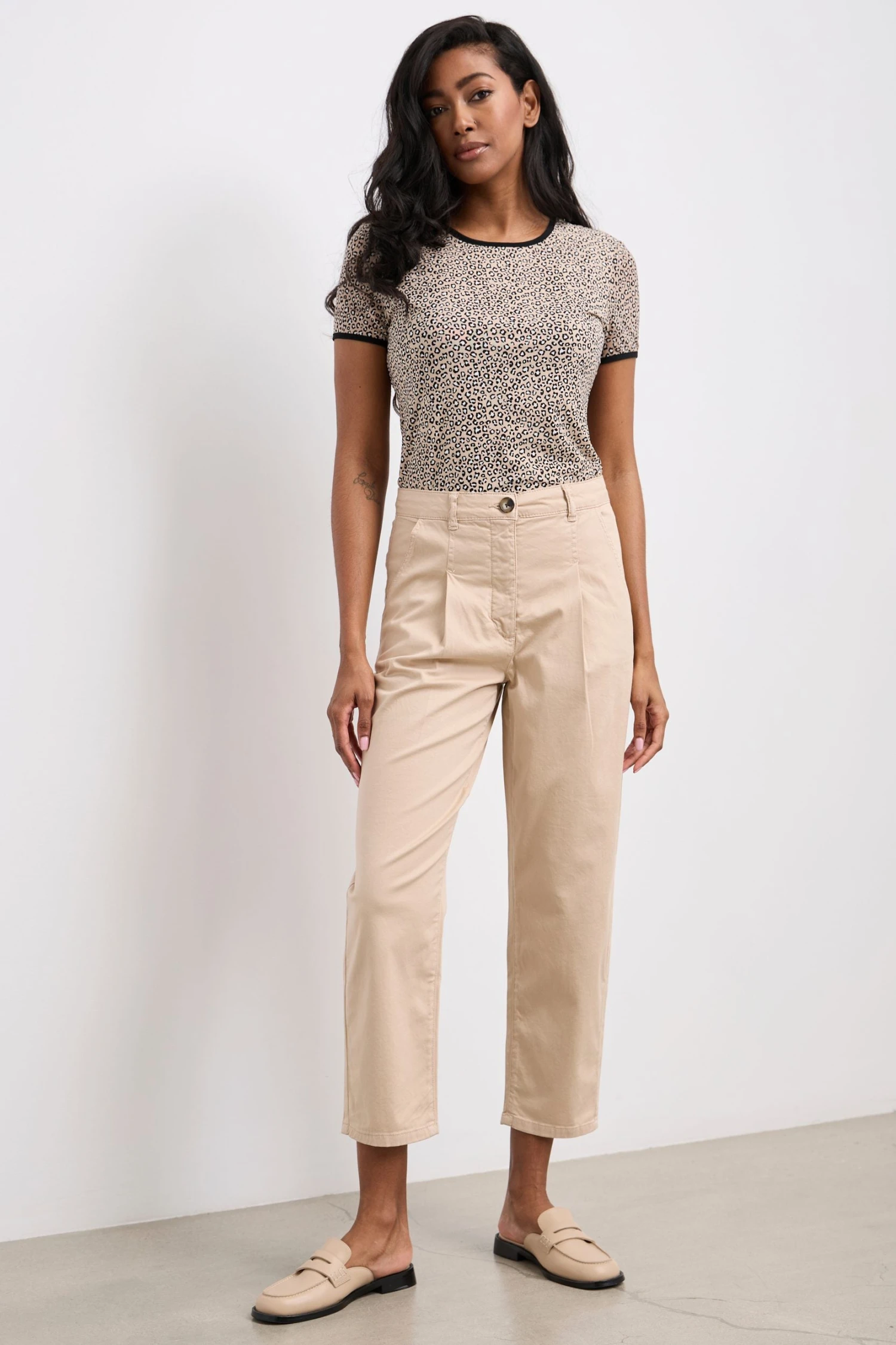 Casual Cropped Pants With Pleats - Image 8
