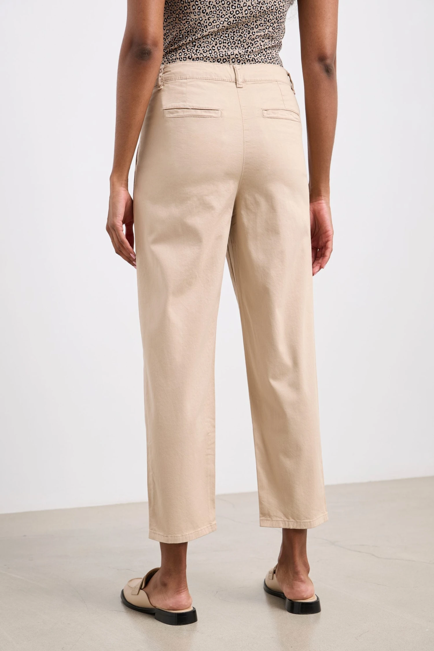 Casual Cropped Pants With Pleats - Image 10