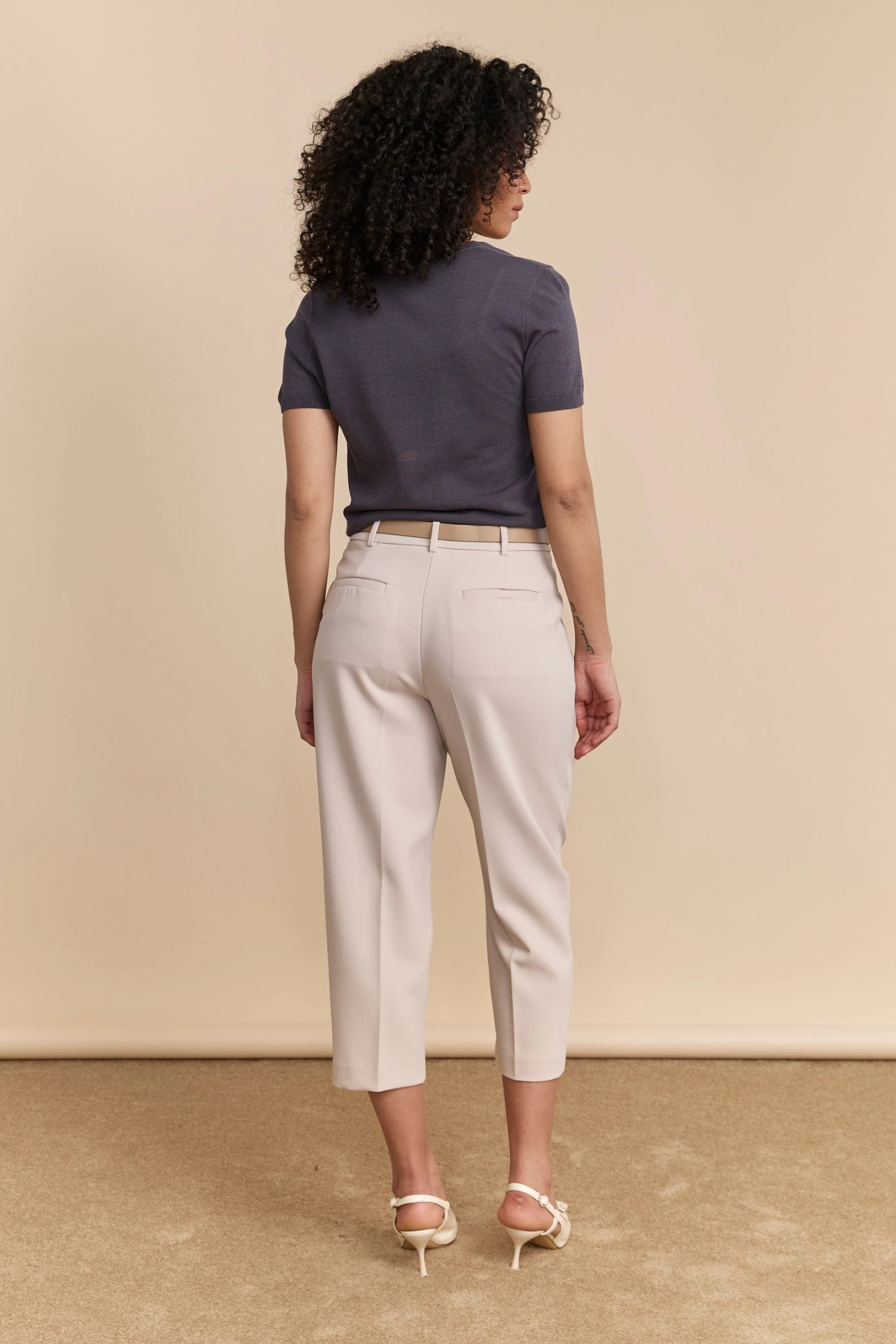 Cropped Pants With Pleats - Image 5