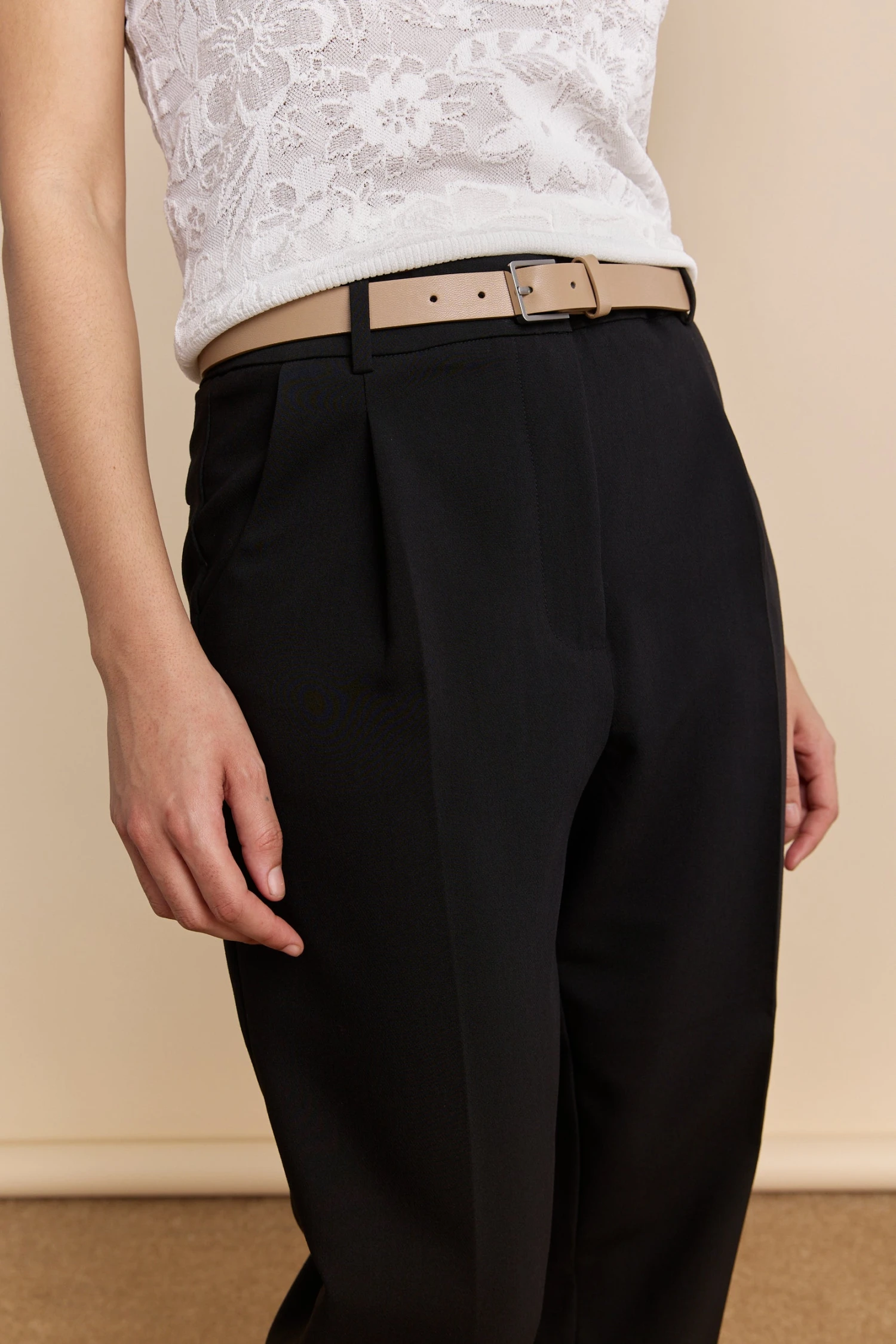 Cropped Pants With Pleats - Image 6