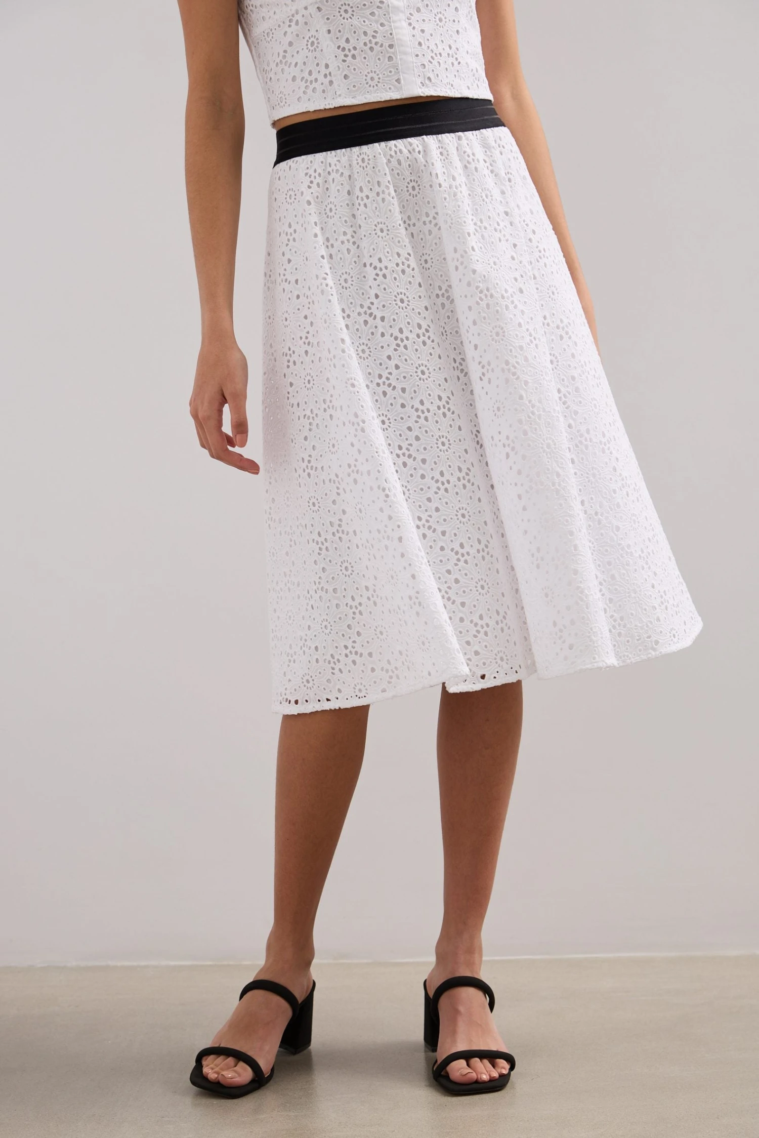 Broderie Anglaise Skirt With Elastic Waist - Image 2