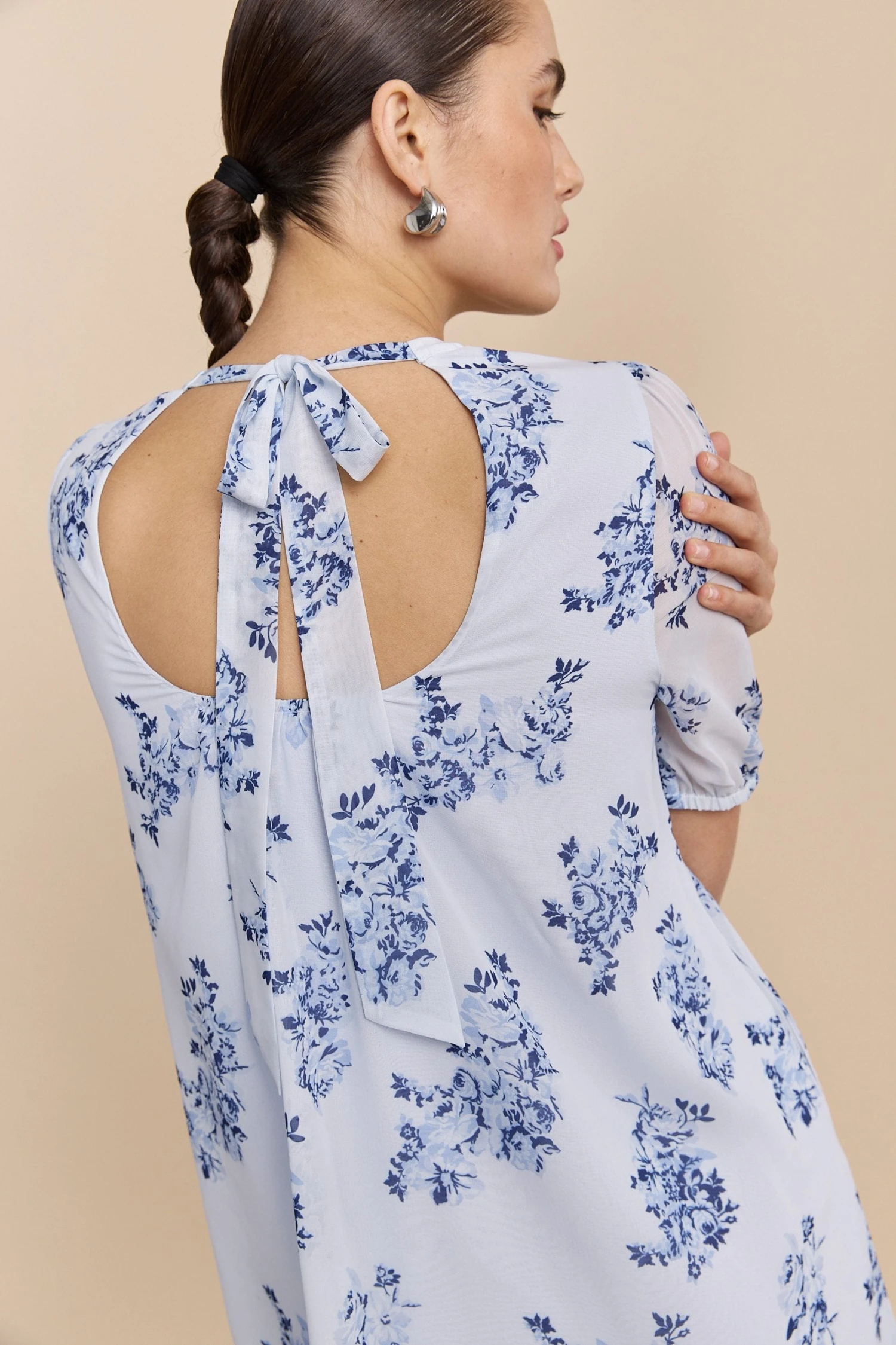 Flowy Floral Print Dress With Tied Back - Image 3