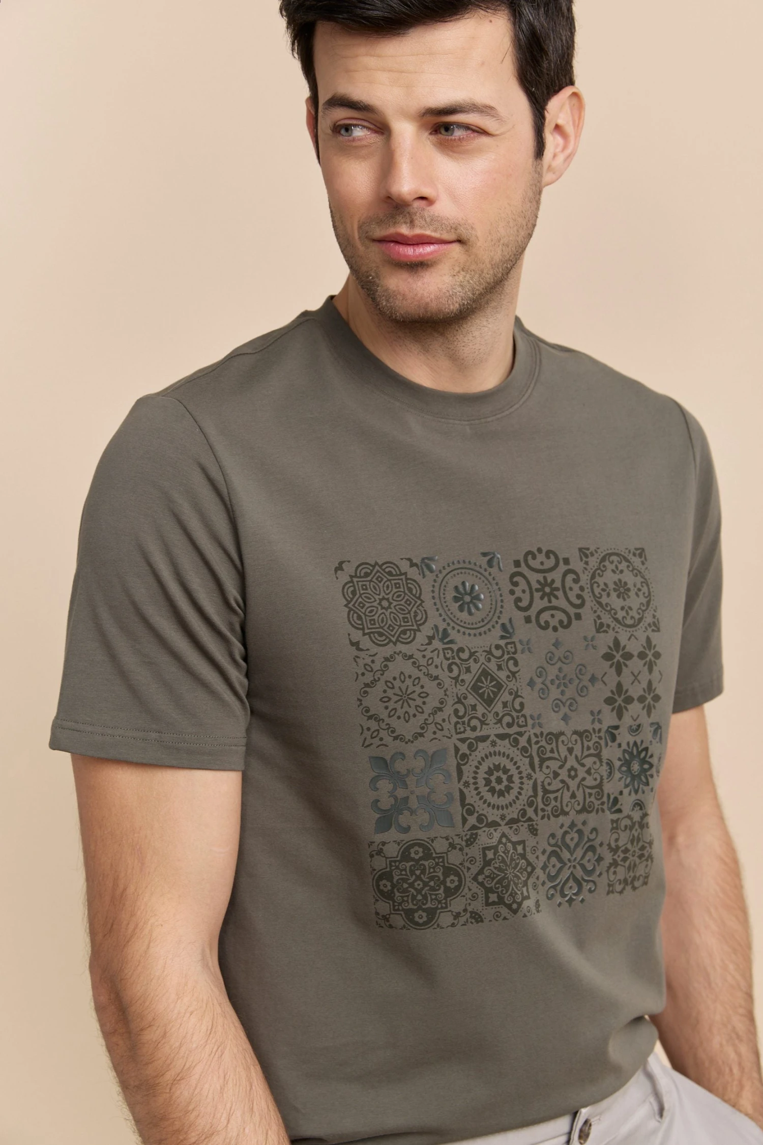 Tiles Graphic Print T-shirt - Image 3
