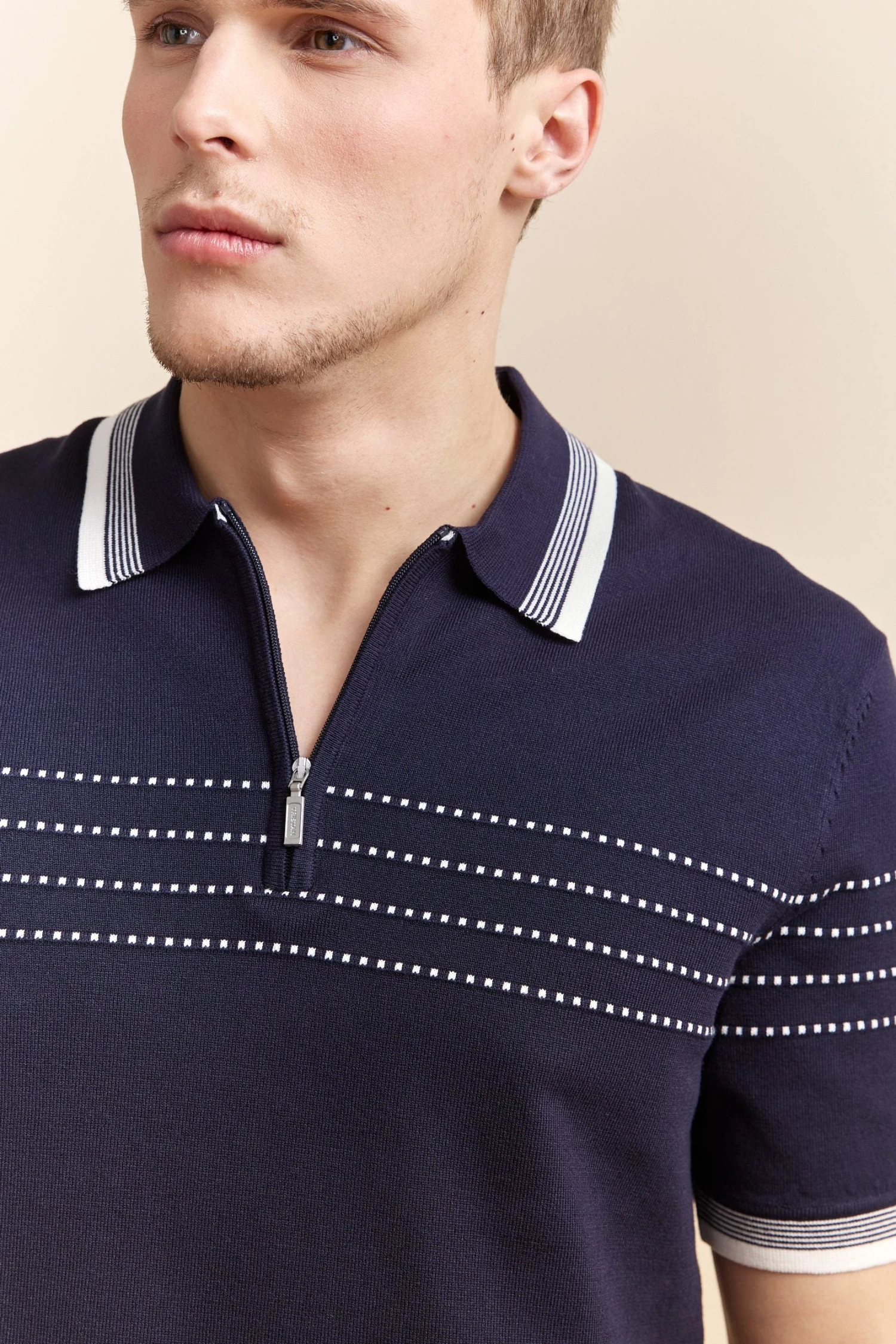 Contrasting Details Knitted Polo - Image 4